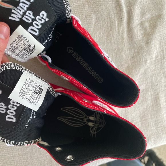Converse x Bugs Bunny Looney Tunes Chuck Star Red Hi Top Sneakers - Picture 6 of 9